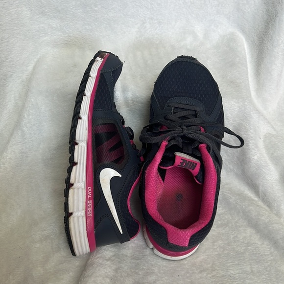 Nike Shoes - Picture 3 of 4